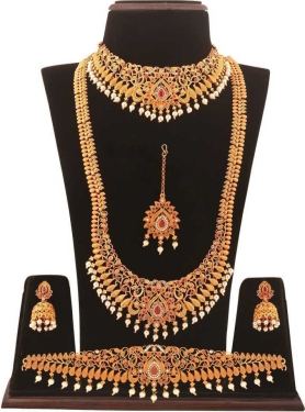 Alloy Jewel SetColor :MulticolorColor Code :NAModel Number :SHOPSY-5968Sales Package Id :1 Long Necklace, 1 Choker Necklace, 1 Pair Earrings, 1 Kamarband, 1 MaangtikkaType :Bridal SetBase Material :AlloyPlating :Gold-plated7 Days Return Policy, No questions asked.