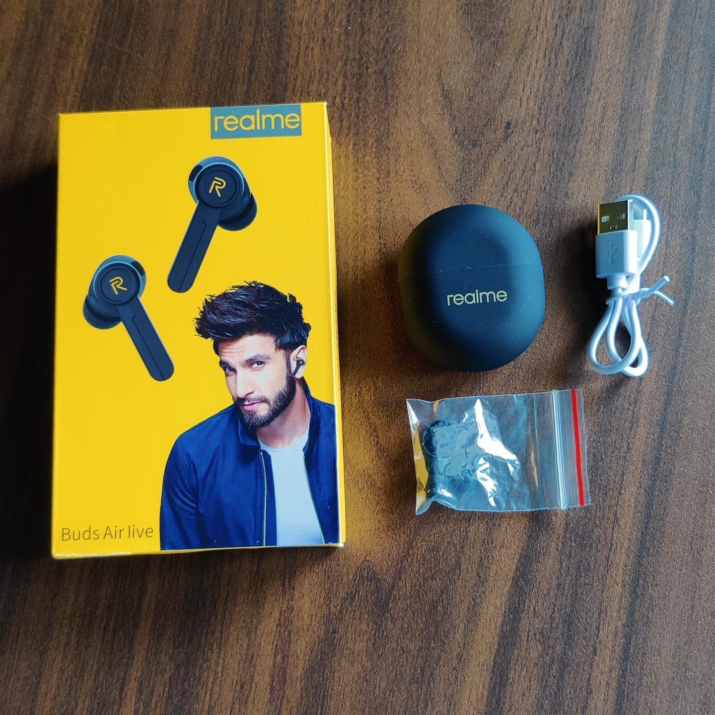 Realme Buds Air Live Realme Buds Air Live