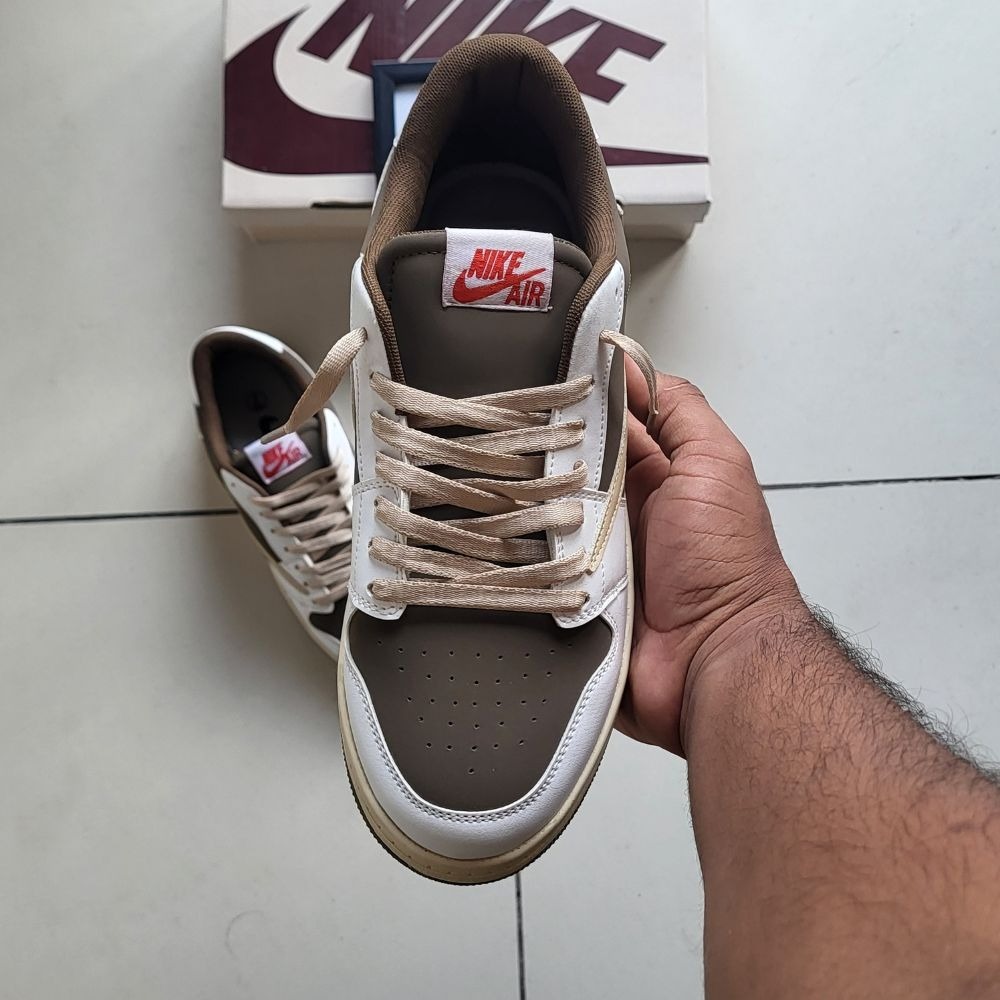 TRAVIS SCOTT REVERSE MOCHA TRAVIS SCOTT REVERSE MOCHA