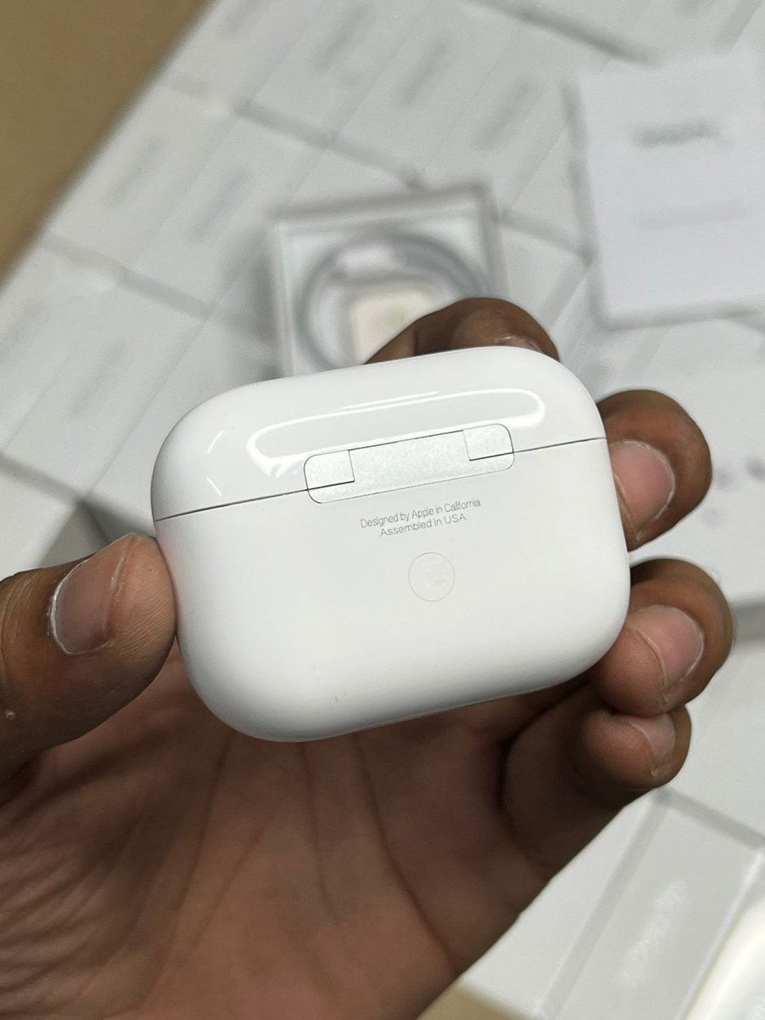 *Apple AIRPODS Pro*  - White