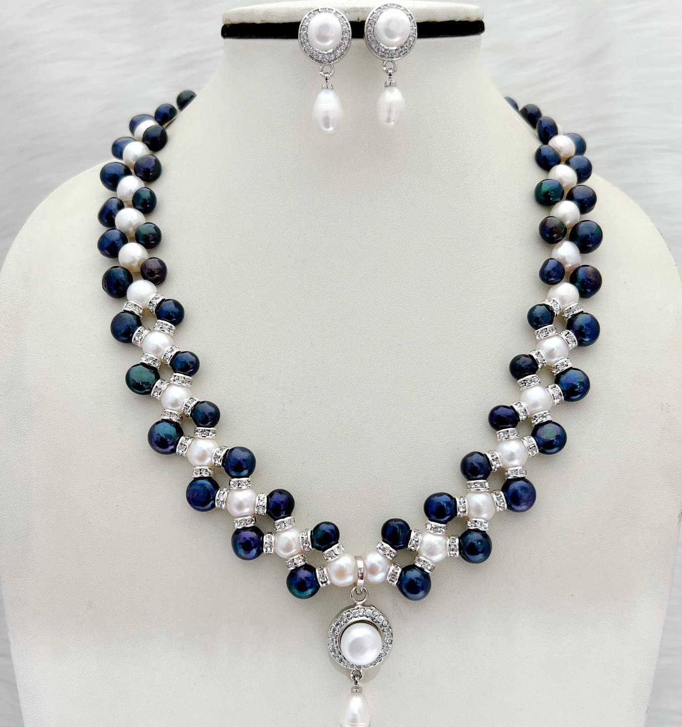 White & Metallic Black Necklace - PN308 - 18 Inches, 5-6 MM