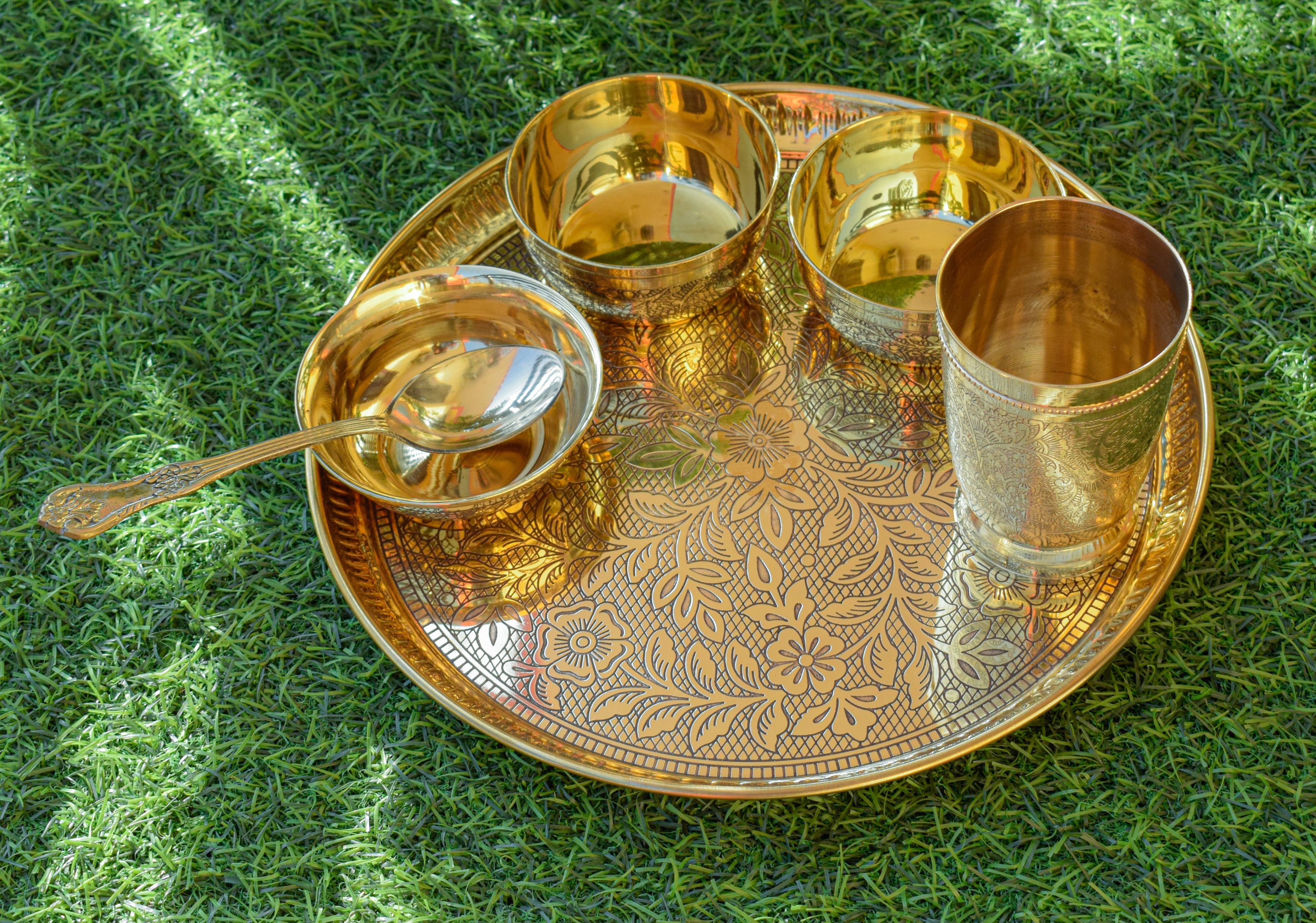 Brass embossed luxury dinner set