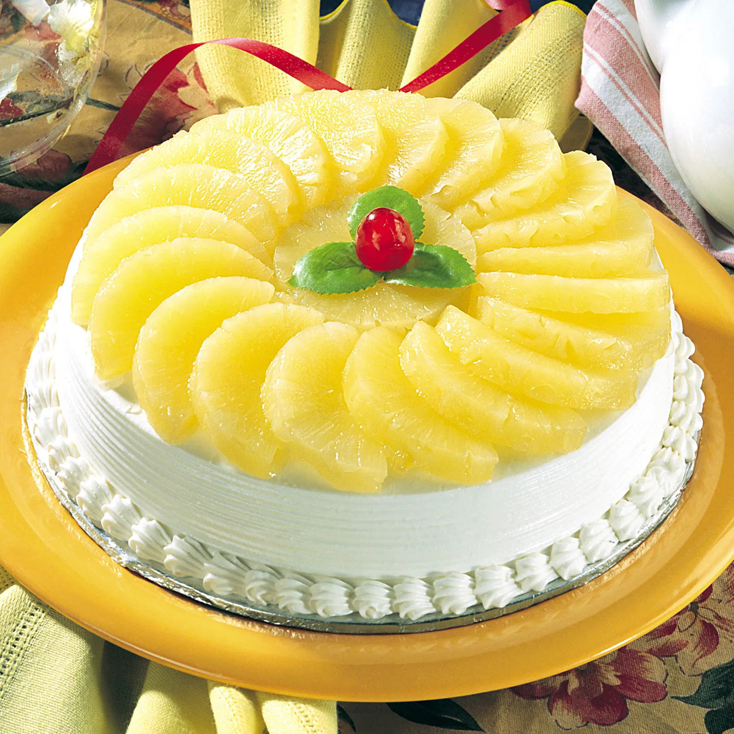 Fresh Flowers & Creamy Pineapple Cake - 500 Gram