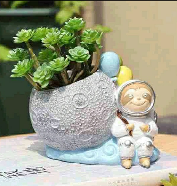 Resin Pot Cute Astronaut Design Resin Succulent Pot|Resin Planter for Succulent Pots Trendy and Succulent Indoor and Outdoor Pot with Beatiful Handcraft! - Astronaut With Moon Planter Pot, Pack Of 1