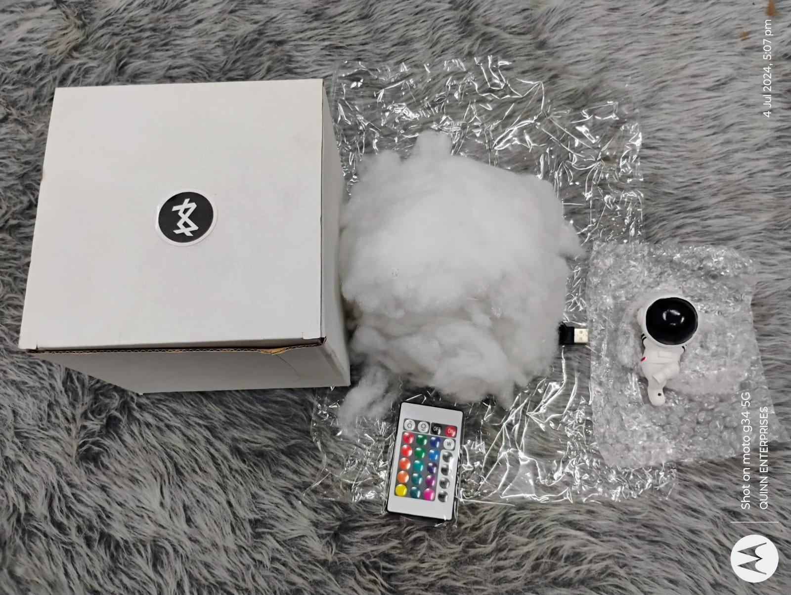  Colourful Cloud Astronaut Chilling Lamp