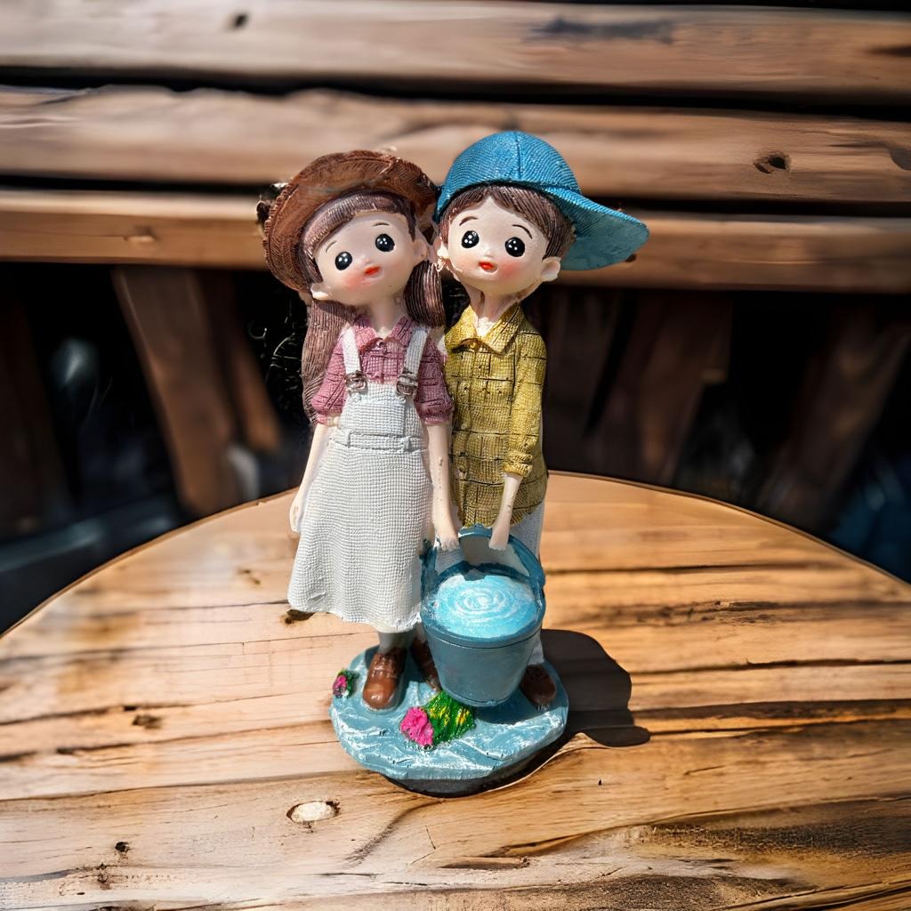 LOVELY COUPLE STATUE