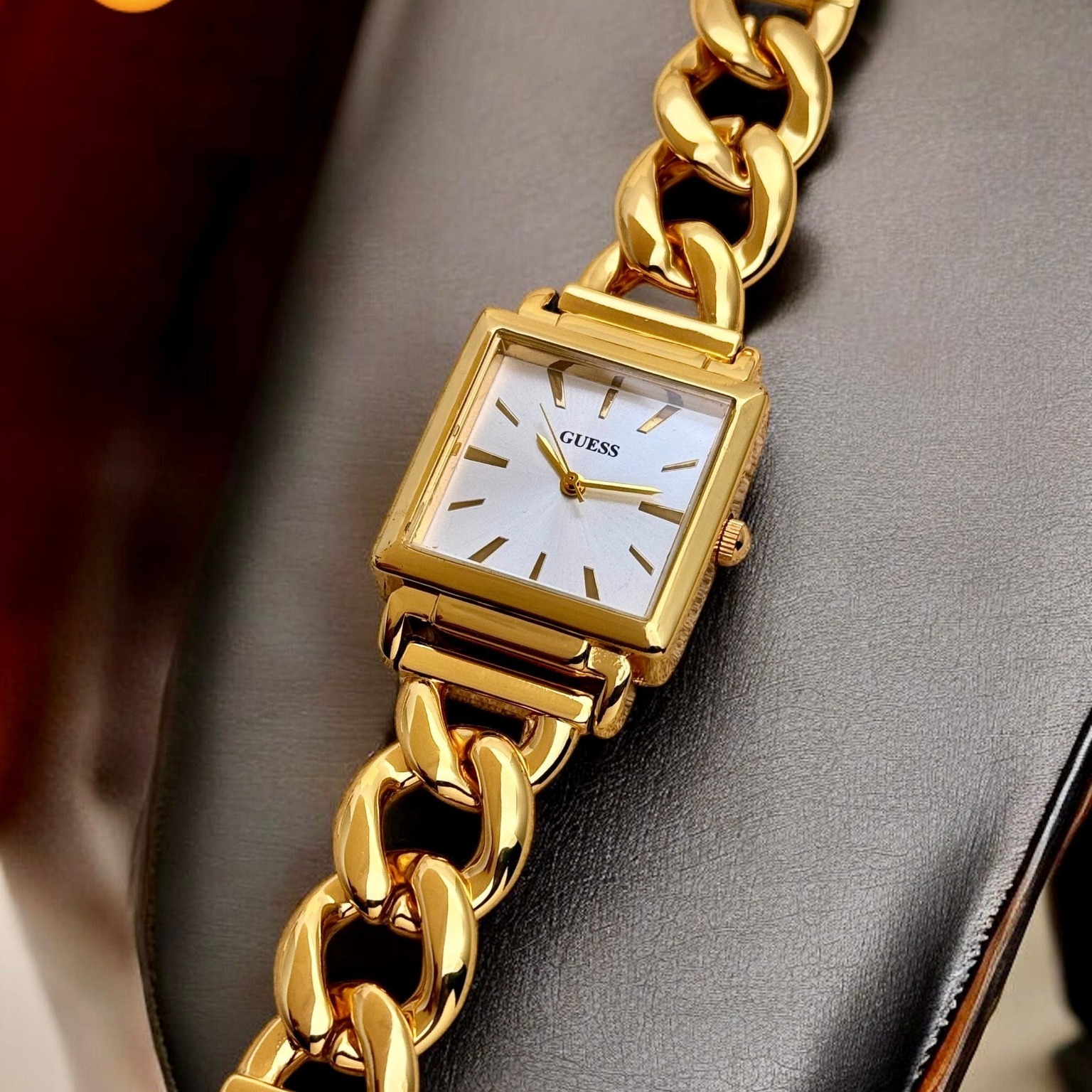 Premium Multicolor Chain Watch – Modern Style Meets Reliability