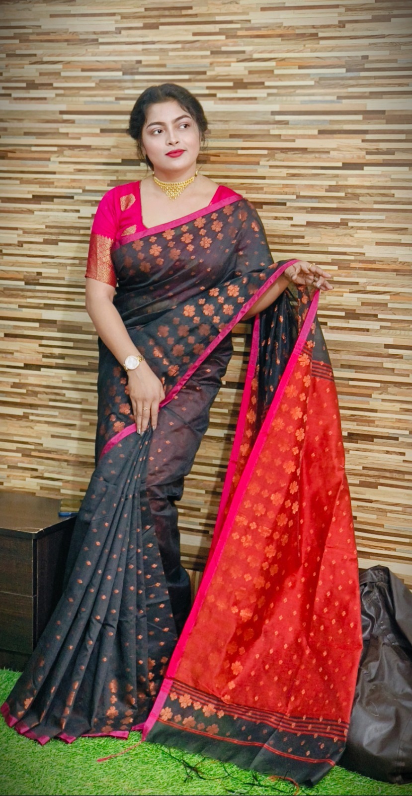 Handloom Floral Buta Cotton Silk Saree - Free, Black & Red