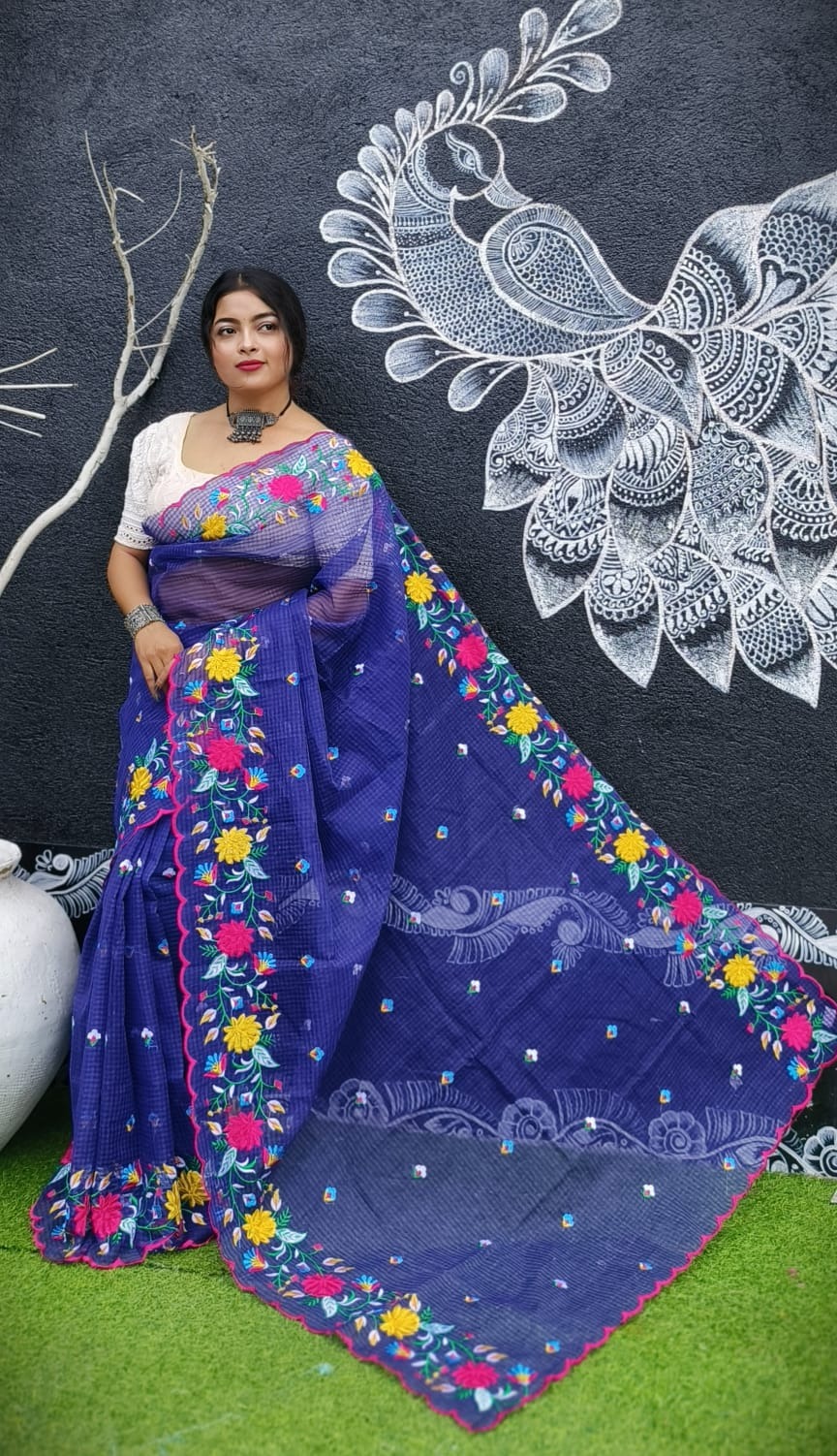 Handloom Artistic Floral Embroidered Saree - Blue