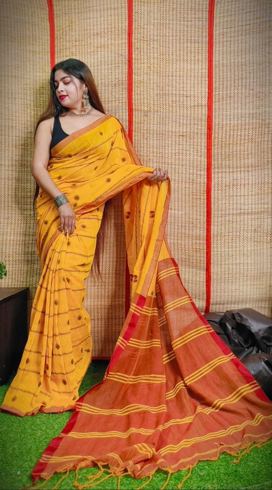 Handloom Woven Motive Saree - Gold