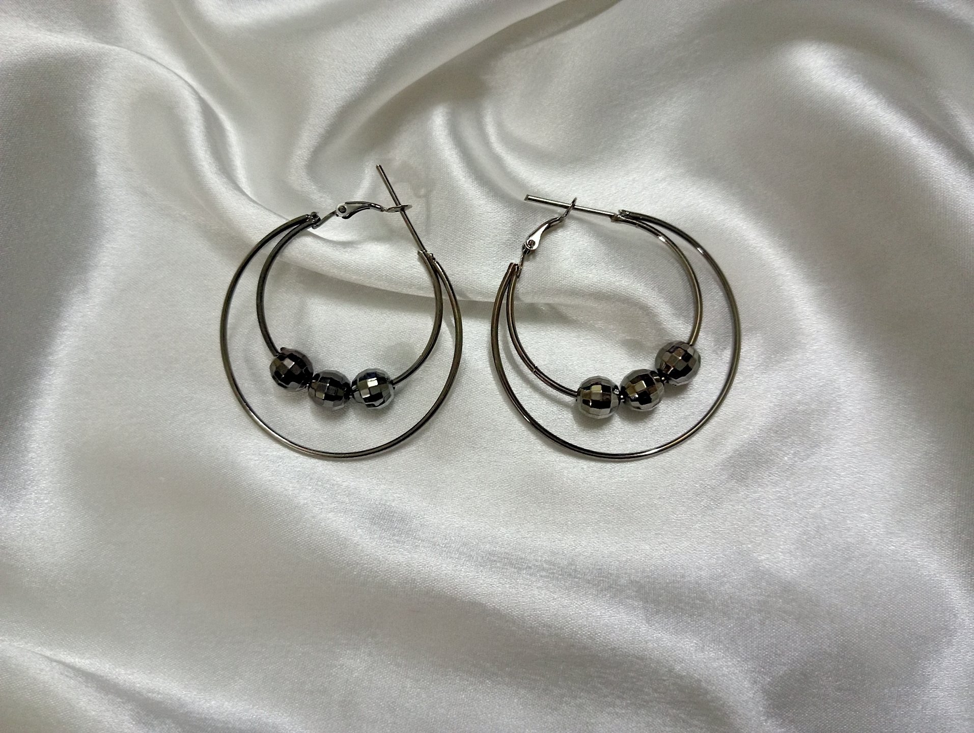 Total Fashion Black Metal Hoop Earrings for Women : Amazon.in: Fashion
