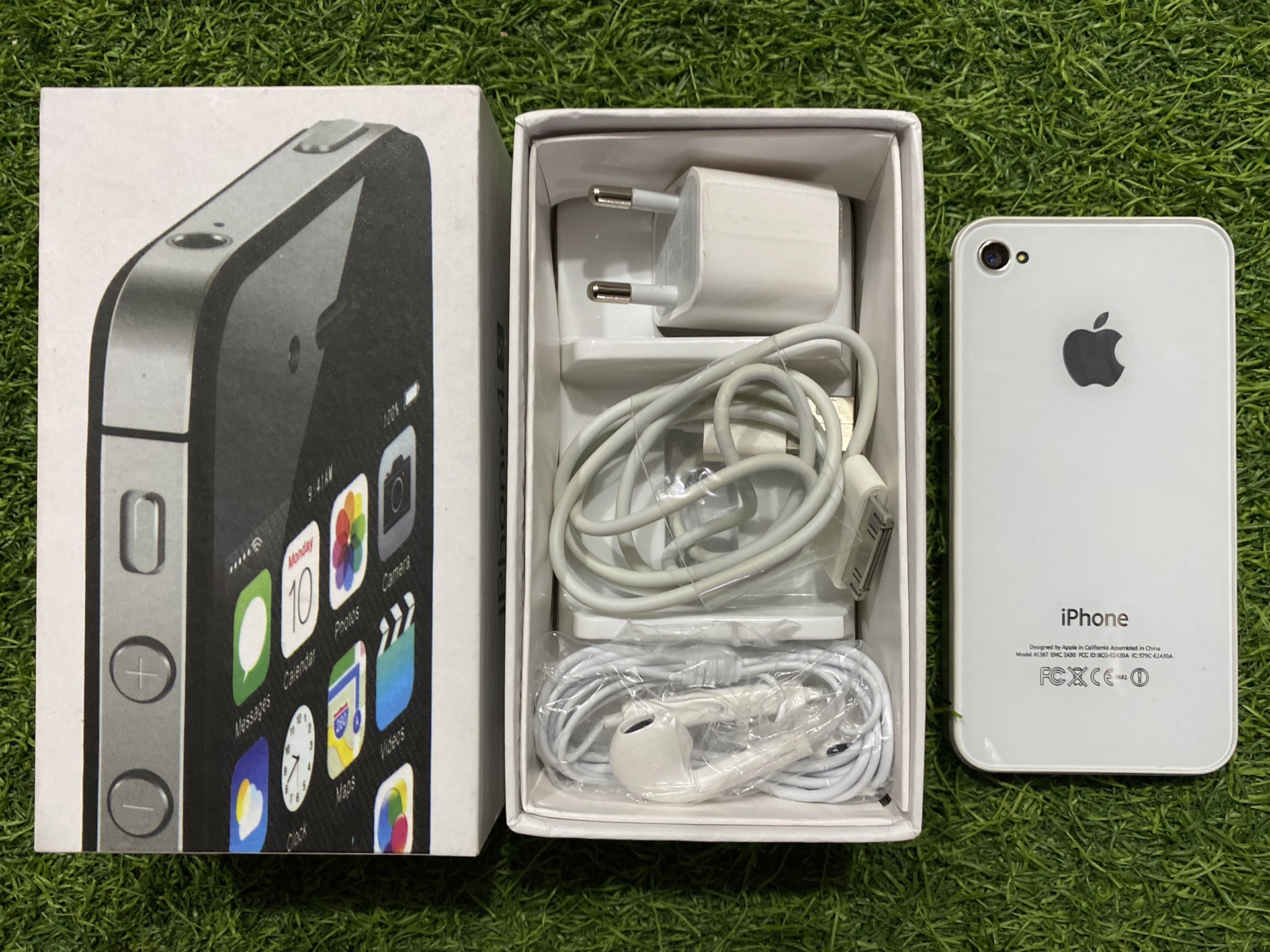 Apple iPhone 4s 16GB With Box and Accessories 3 Month Warranty - White