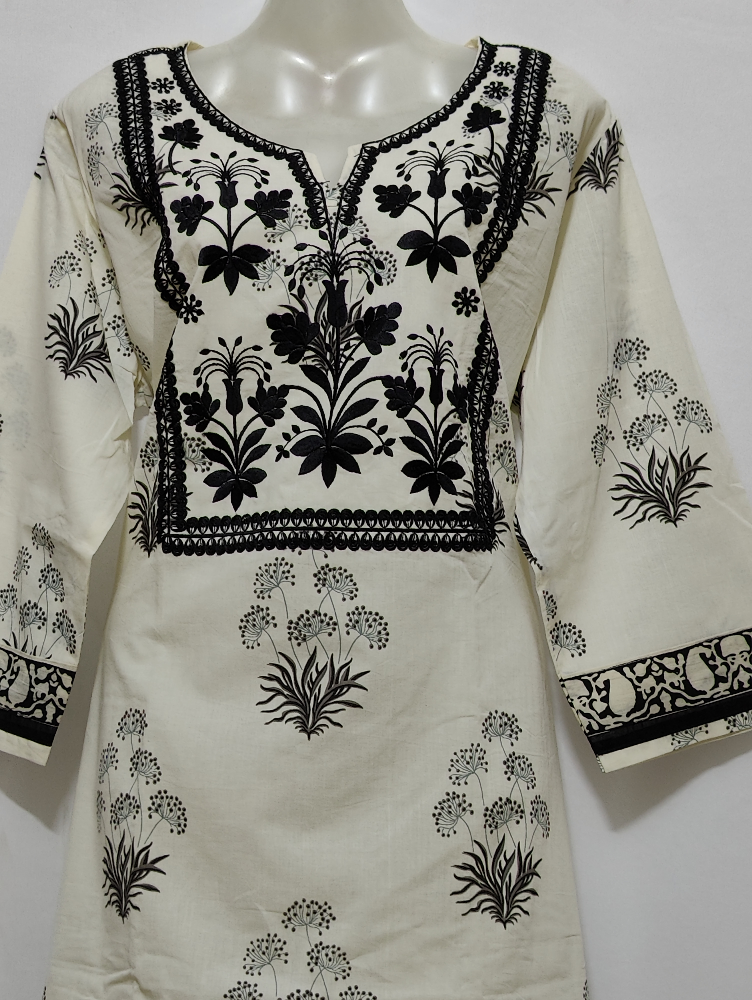 Off-White Black Embroidery Around Yoke Print Kurta - 3XL