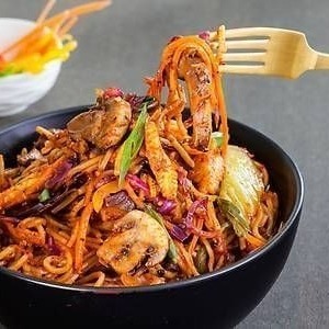 Schezwan Mushroom Noodles