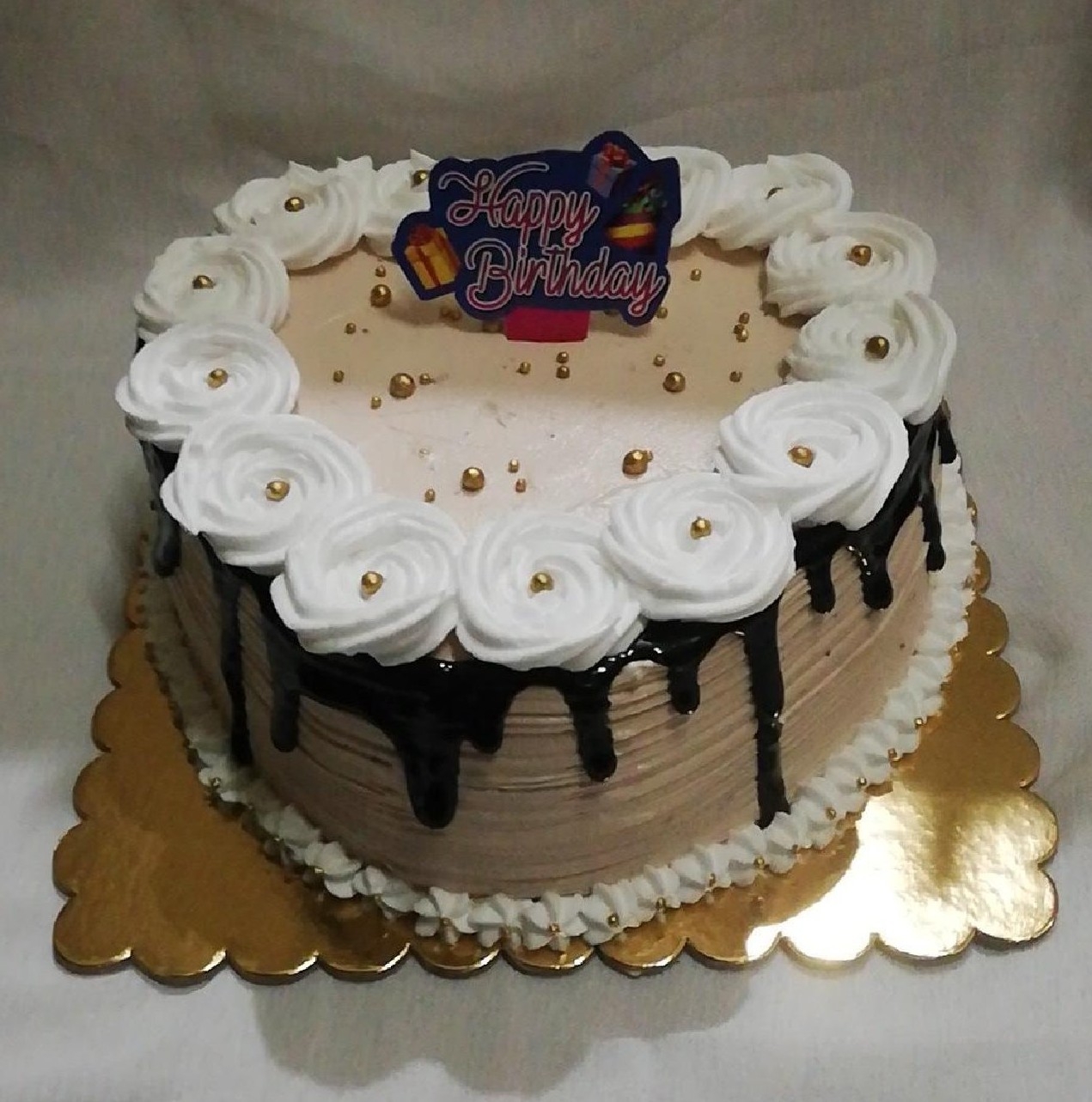 Love Shape Creamy Chocolate Cake With White Flower Toppings - 1 Pound