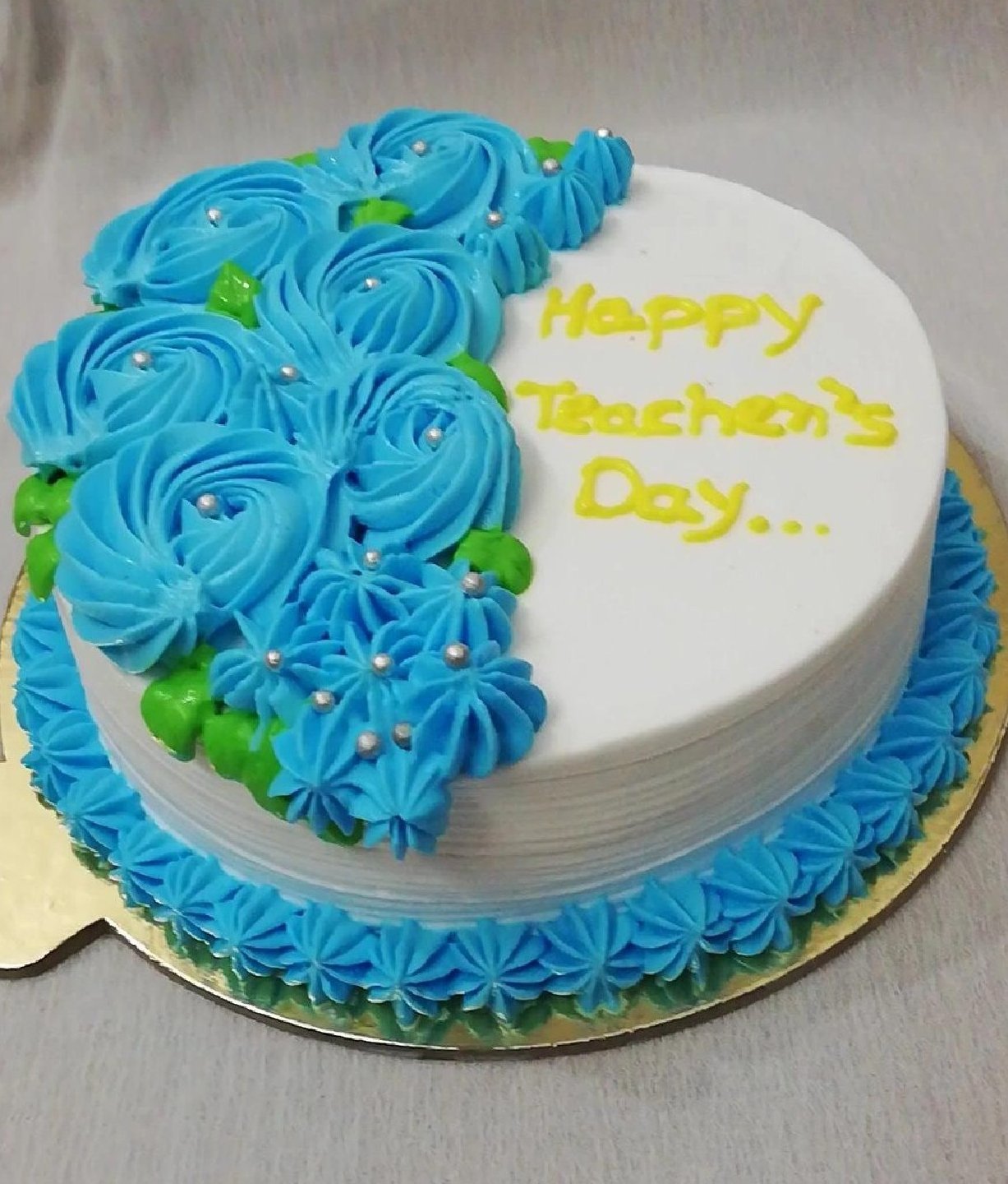 Semi Floral Blue Velvet Cake