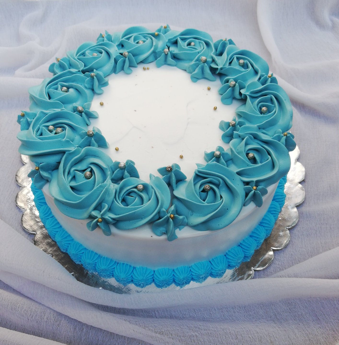 Tiffany Circle Cake Design - Decorated Cake by Frisco - CakesDecor