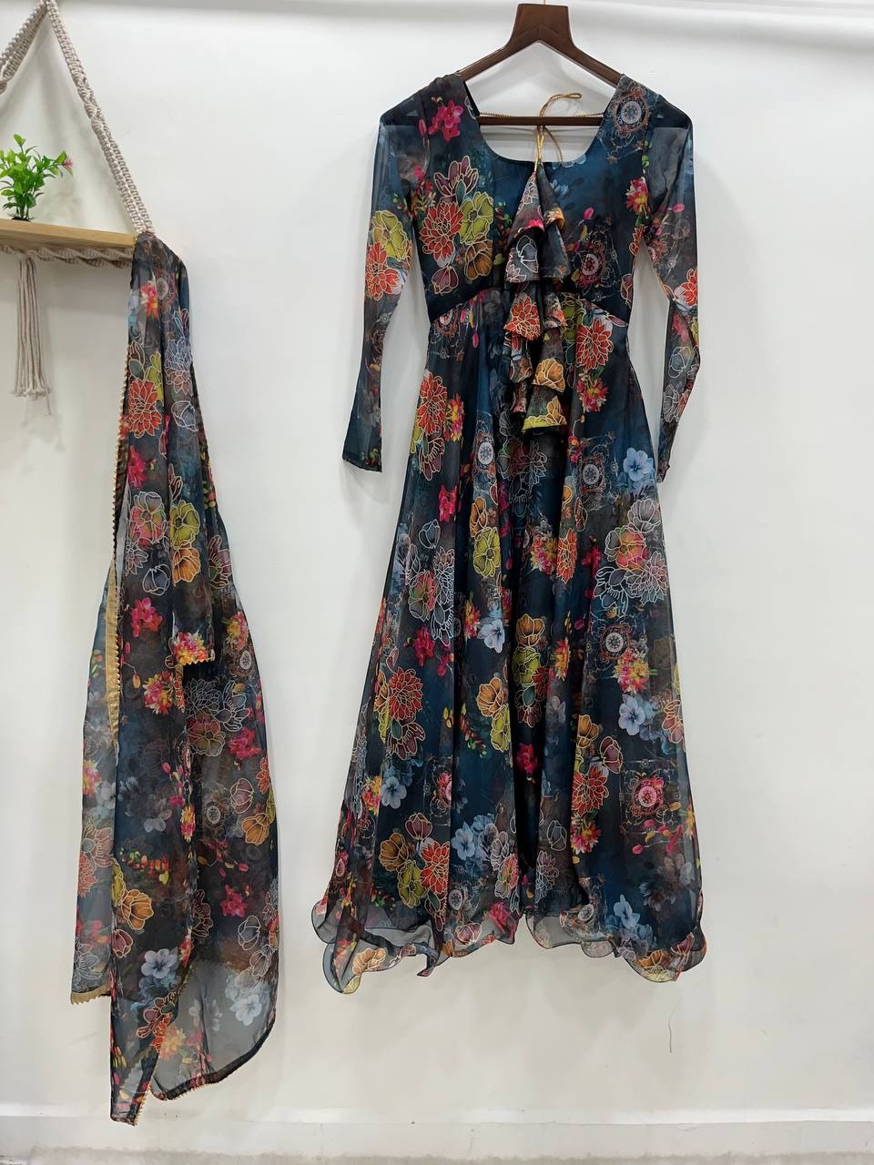 PAREY WEAR LOOK ORGENZA TABBY SILK GOWN WITH DUPATTA