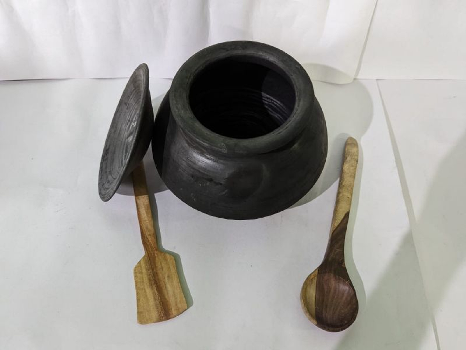 Black Cooking Handi Approx 4 Litres With Wooden Accessories