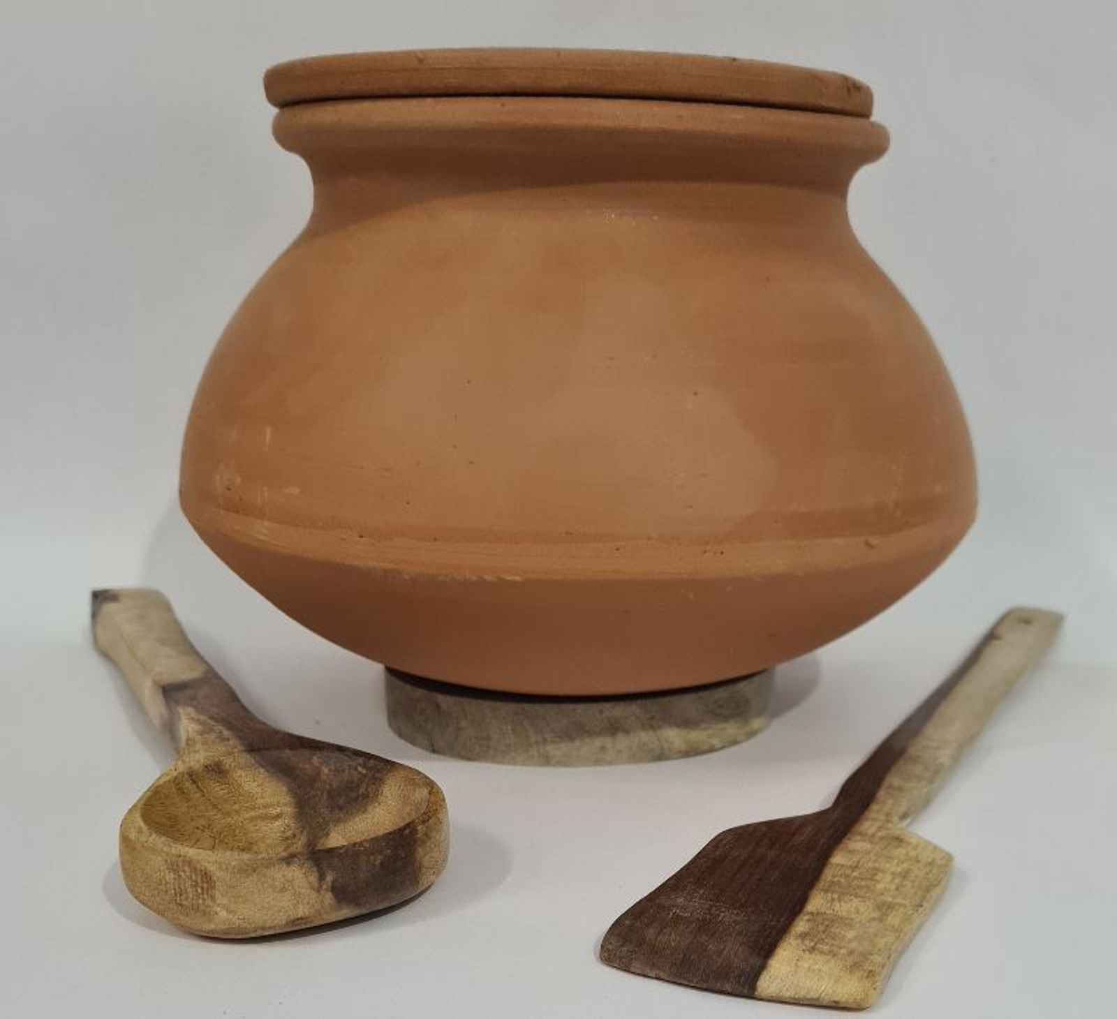 Red Cooking Handi (2 Litre) With Wooden Accessories