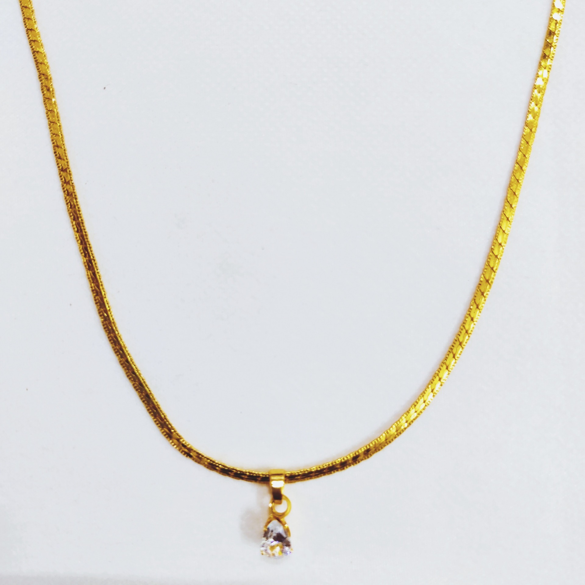 Namyara Gold Necklace Chain with Dazzling Diamond Pendant