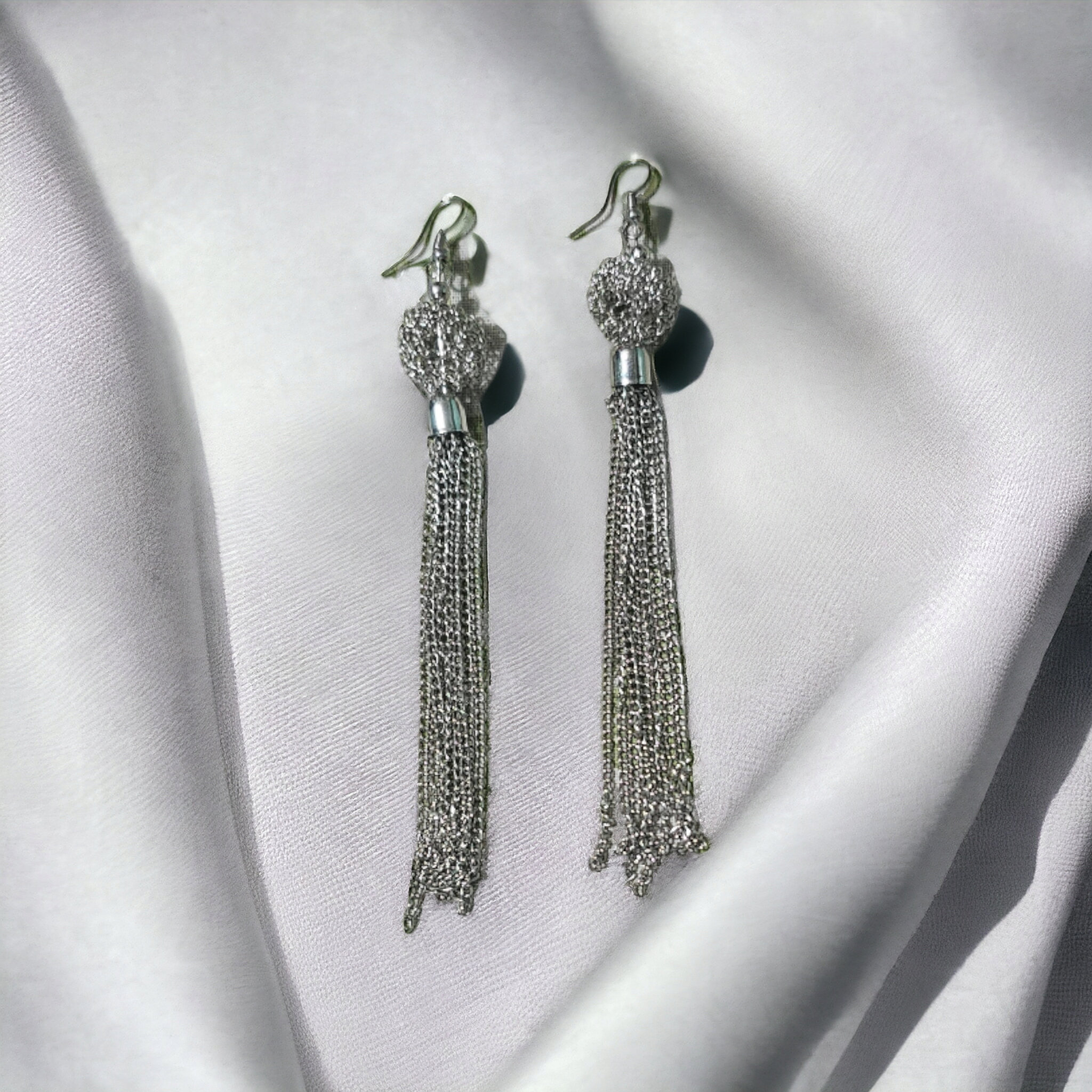 Dangal EarringBase Metal : BrassPlating : Gold PlatedSizing : Non-AdjustableStone Type : No StoneType : ChandelierNet Quantity (N) : 1Premium QualityCountry of Origin : India - Silver