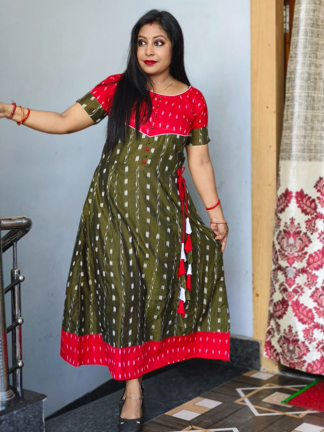 Floral Prints, and minimal round neck kurti with pants, it is a must have  in this season- makes … | Pakistani dress design, Dress neck designs, Dress  designs indian