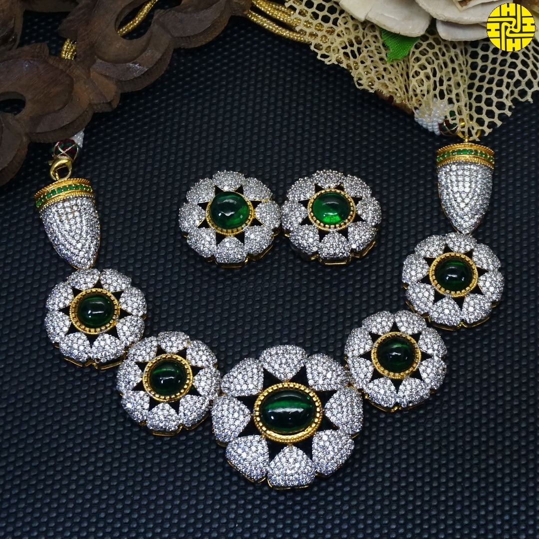 Royal Look CZ Flower Green Necklace Set - I-215gr
