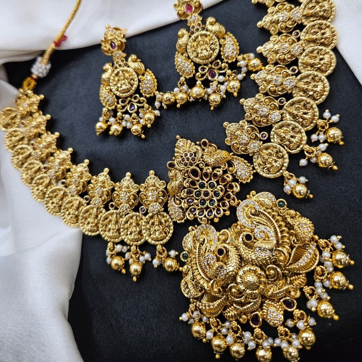 antique gold neck set