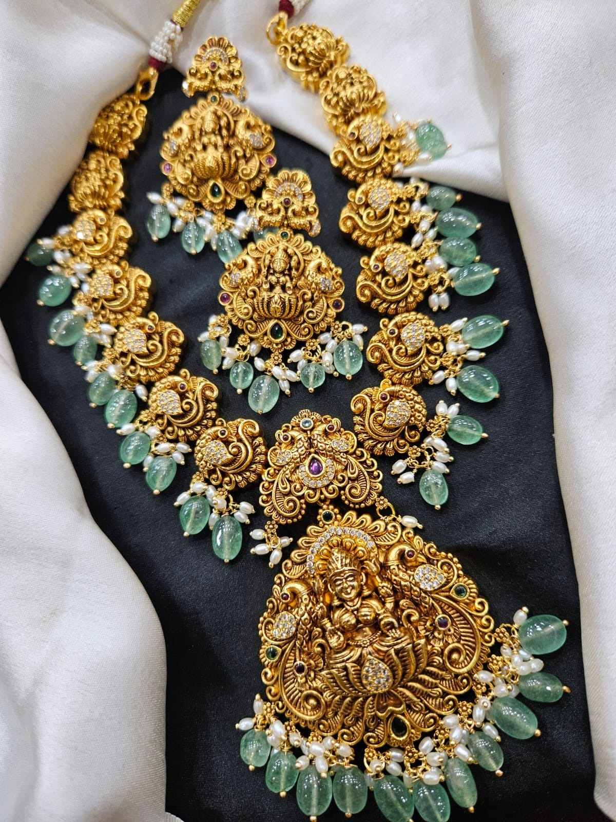 antique neck set