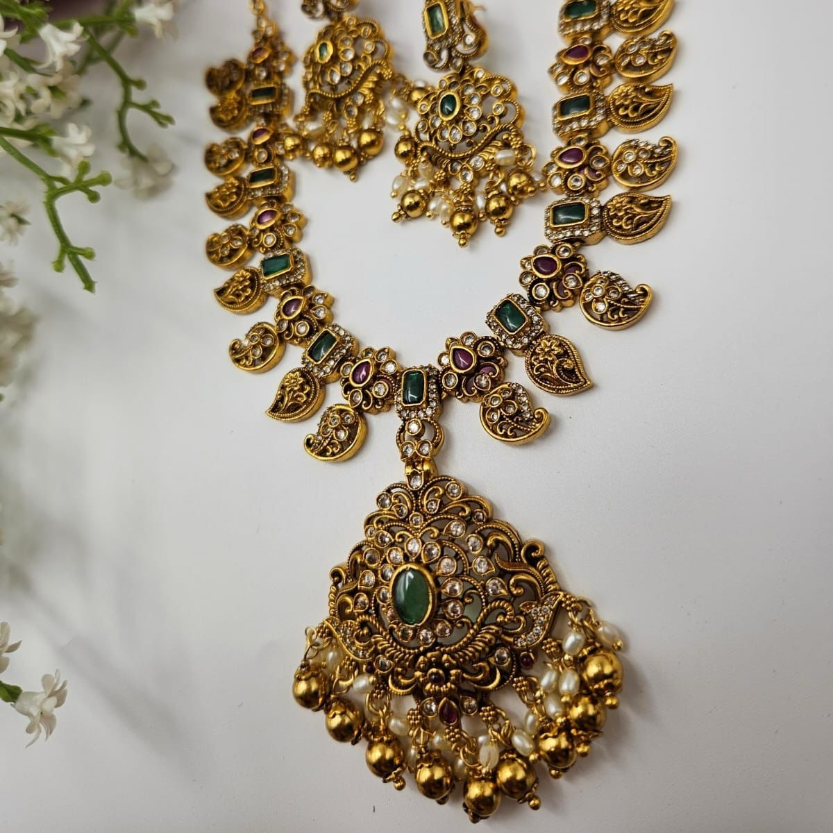 gold balls neck set