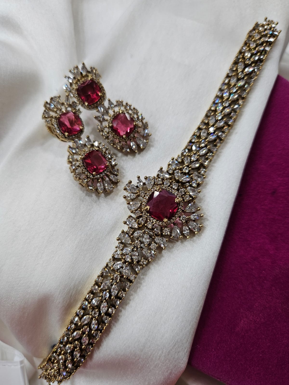 victorian chocker pink