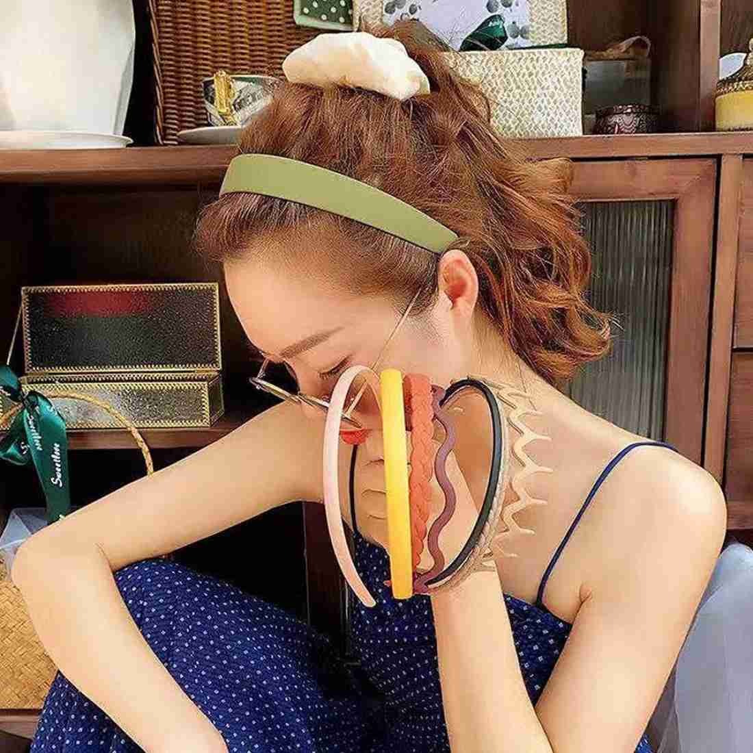 Set of 8 pcs plastic matte finish hairband all different designs