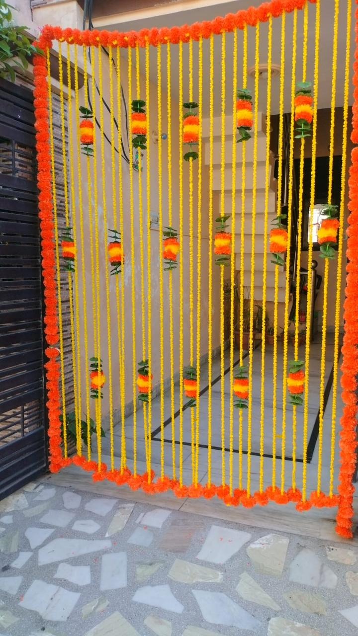 Marigold ➕  Velvet yarn flower backdrop