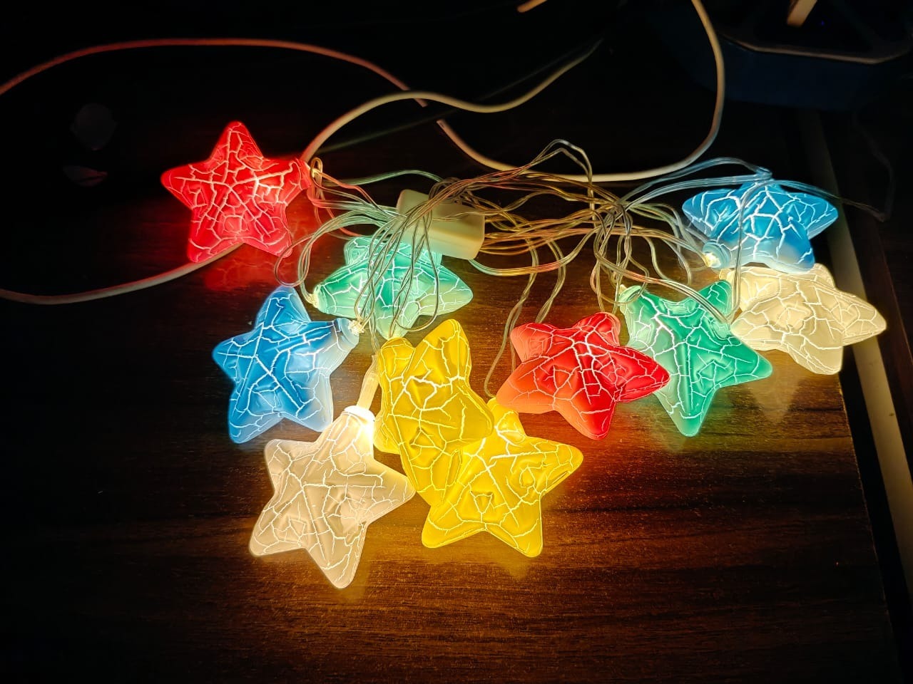 Cracked pattern string lights in 4 different patterns 10 pc in each string(example 10balls/stars).Length 2 mtrs