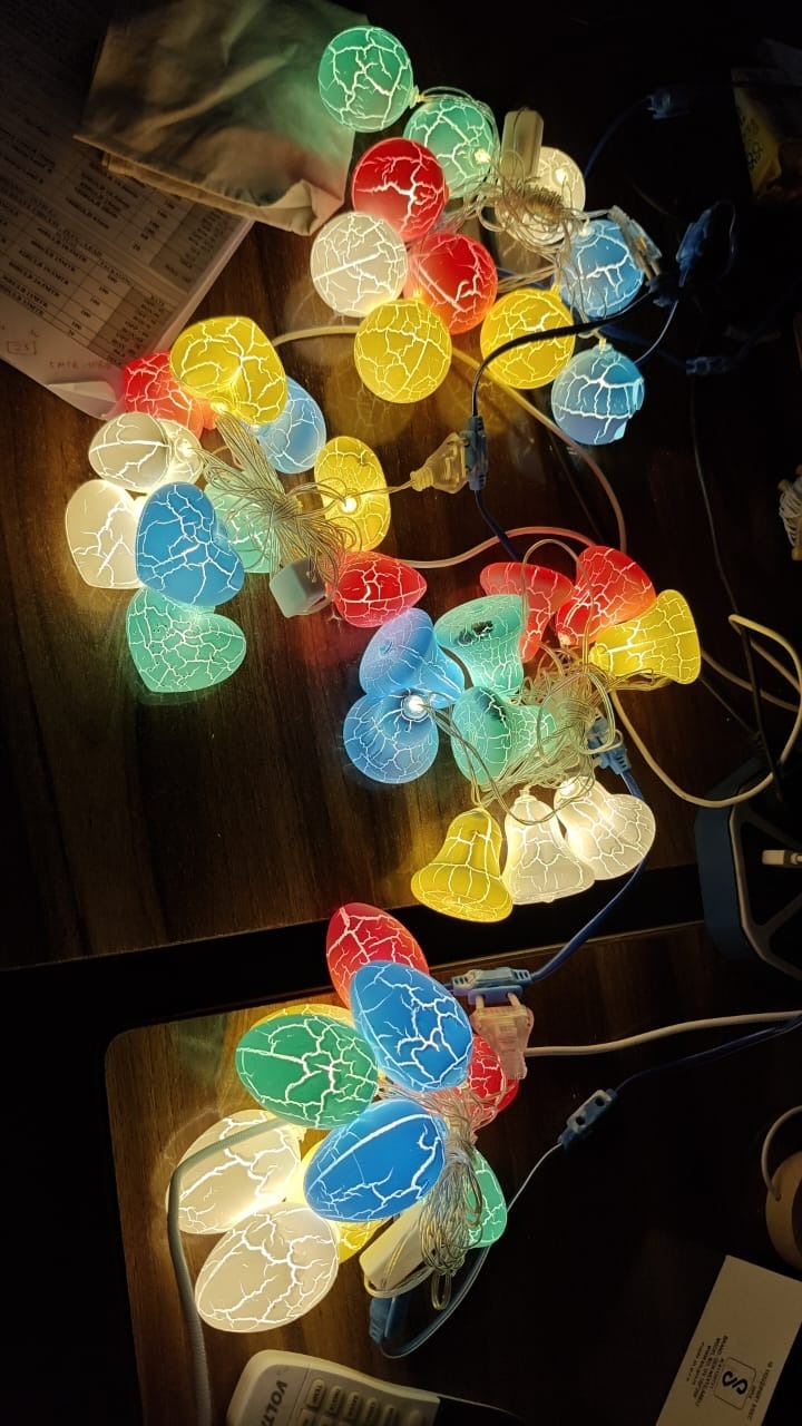 Cracked pattern string lights in 4 different patterns 10 pc in each string(example 10balls/stars).Length 2 mtrs
