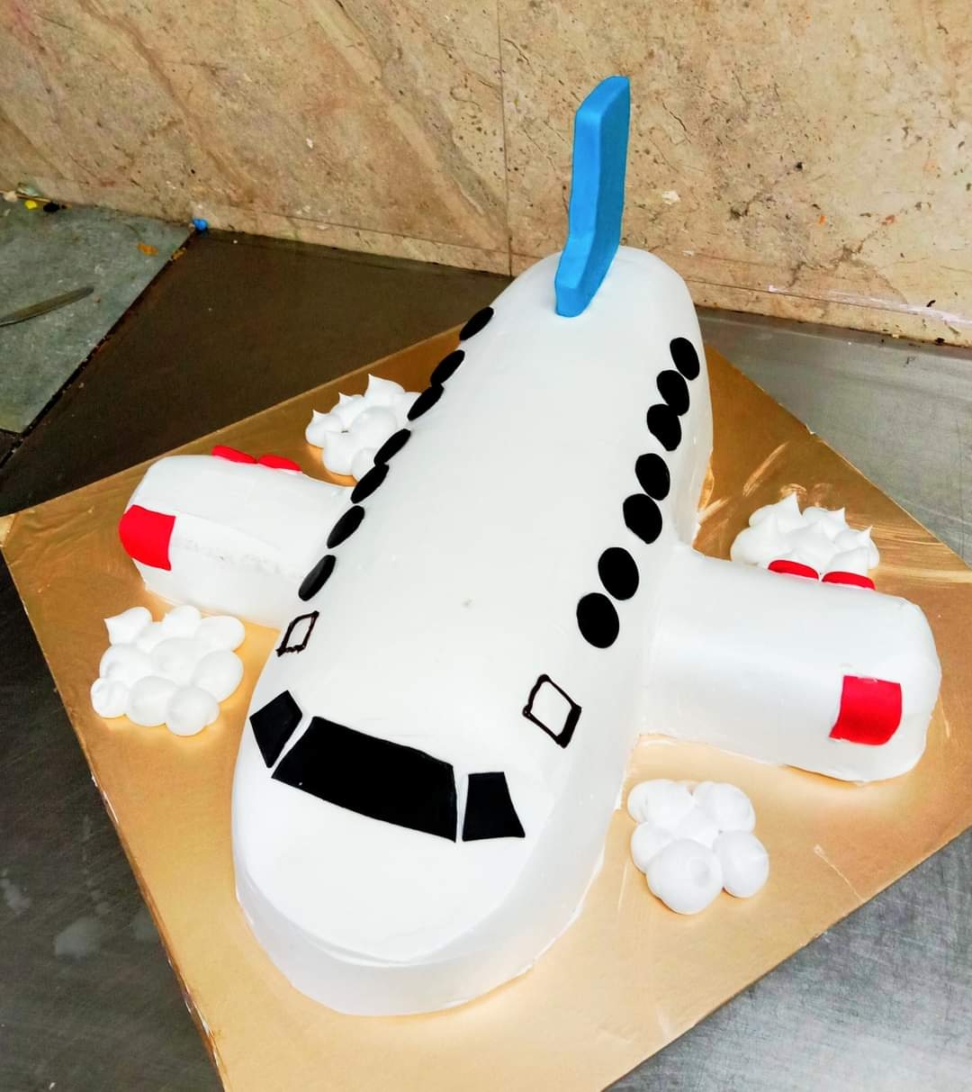 Plane cakes | Cakes in Dubai | Best Cakes in Dubai