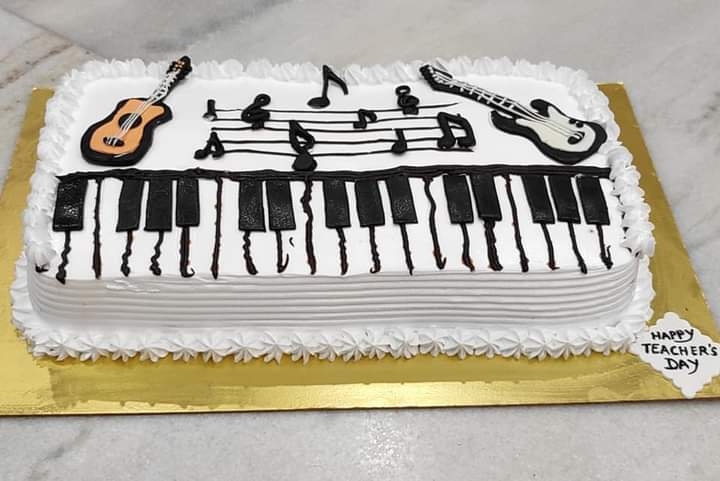 Entertainment key with Birthday cake icon on laptop keyboard. Included  clipping path, so you can easily edit it Stock Photo - Alamy