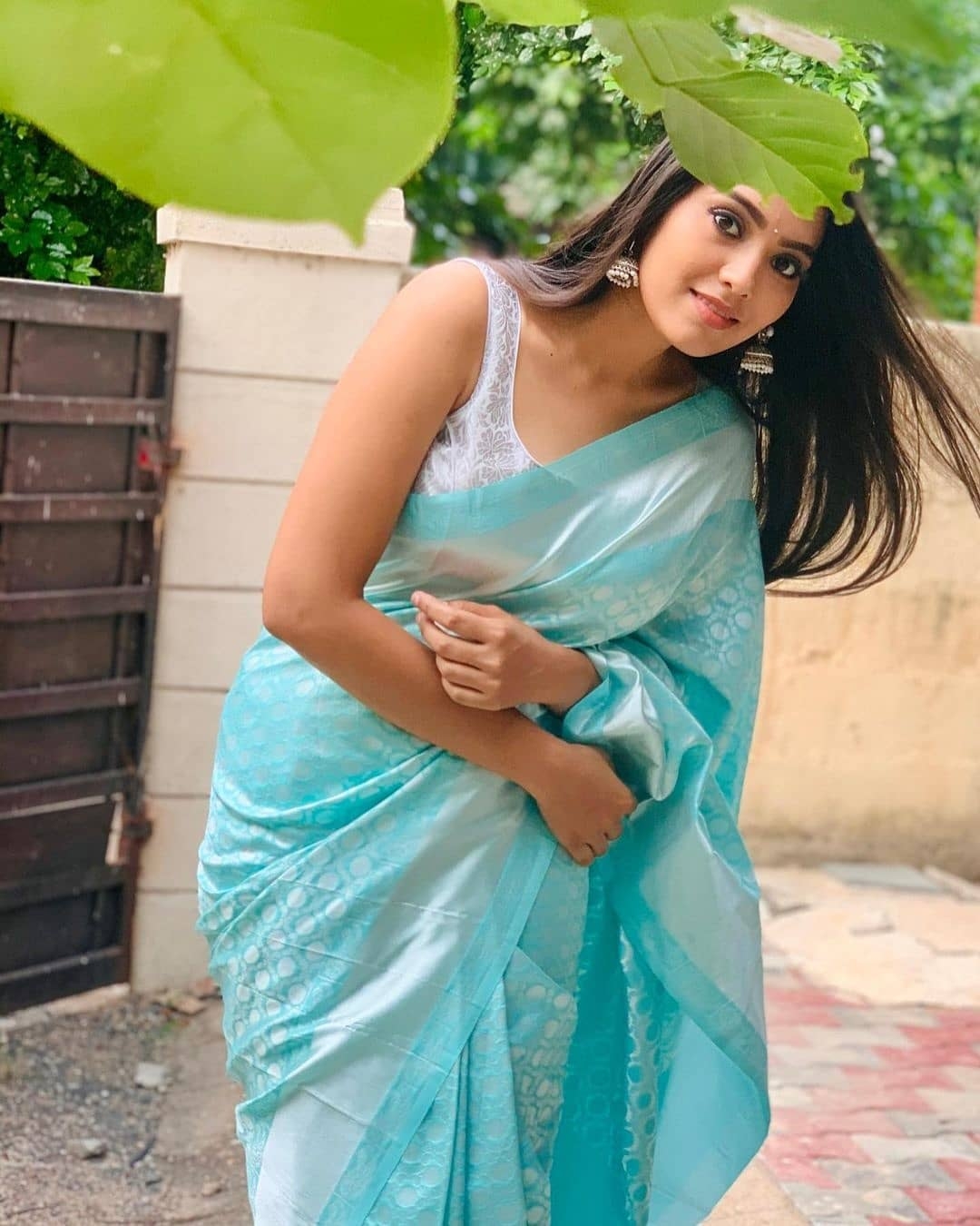 INDIAN OUTFIT POSES FOR THE LOVABLE IG POSTS – KYETH