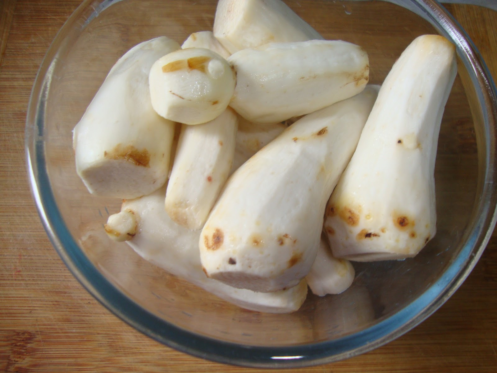 Colocasia/ Kochu- কচু (peeled)