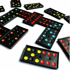 DOMINO COLORIDO UN