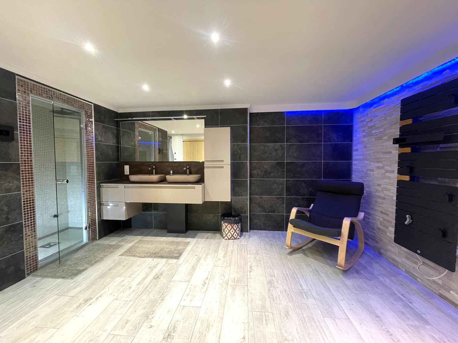 GRIMAUD - Duplex - 74m2 - 4 terrasses - Piscine - SPA - Garage-10