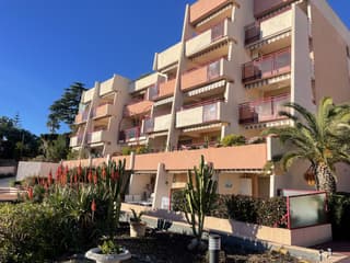 LE LAVANDOU 3 pièce(s) 64m2 rénové Superbe vue mer Piscine Parking couvert-1