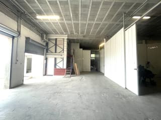 La Gaude, local commercial 800m2 - 4 Box, 8 Bureaux, 6 Sanitaires, 5 mètres de plafond-4