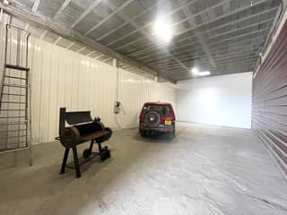 La Gaude, local commercial 800m2 - 4 Box, 8 Bureaux, 6 Sanitaires, 5 mètres de plafond-1