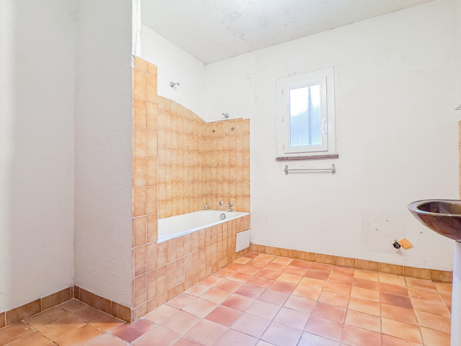 Aiguines, maison mitoyenne avec jardin-11