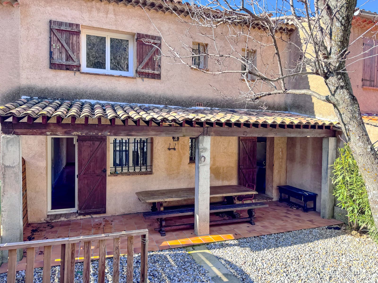 Aiguines, maison mitoyenne avec jardin-1