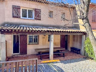 Aiguines, maison mitoyenne avec jardin-1