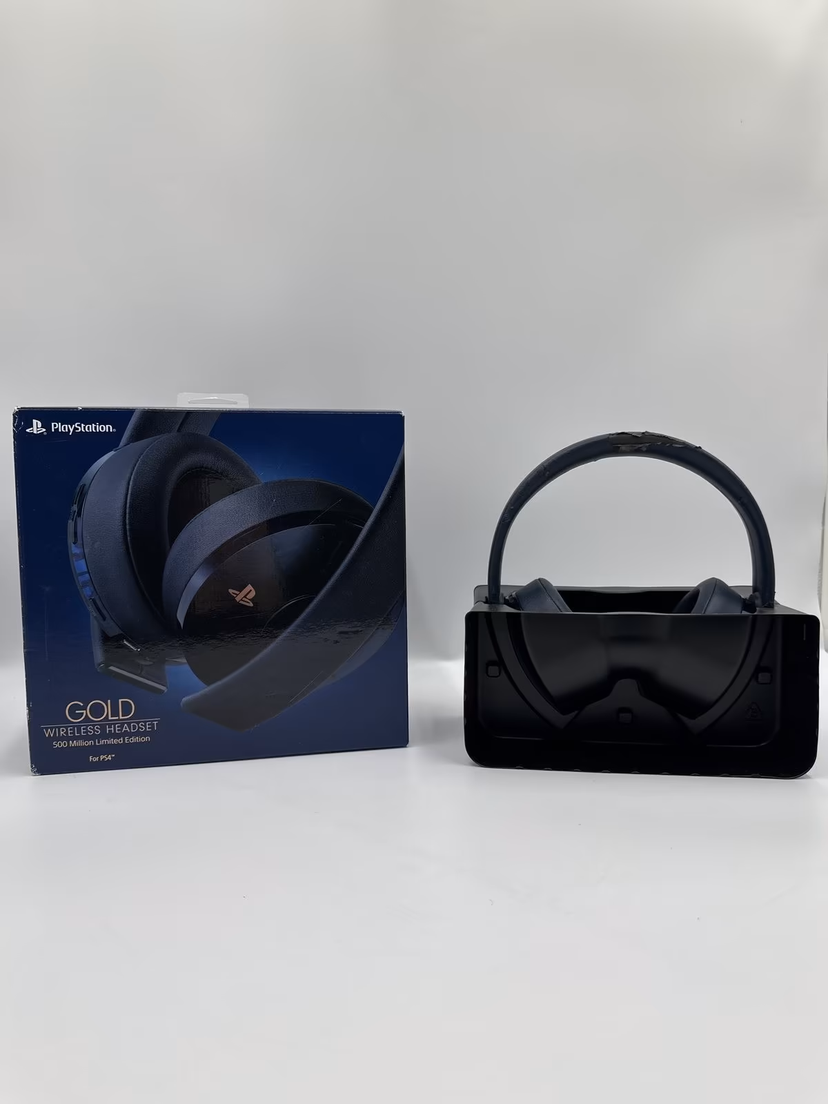 Headset Gold Wireless 500 Million Edition - PS4 - Seminovo