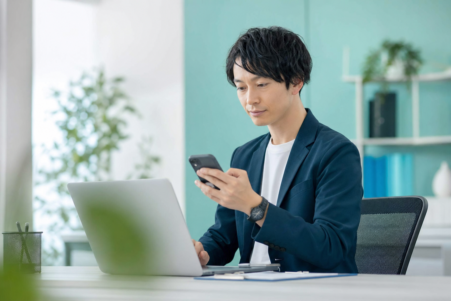 スマホ利用率データ2026｜年代別スマートフォン・タブレット・スマートウォッチ利用率とネット利用時間【総務省調査・出典付き】
